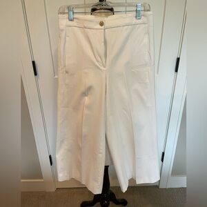 ANN TAYLOR Women’s Wide leg Cropped pants. Ivory. Size 2. Like new condition.
